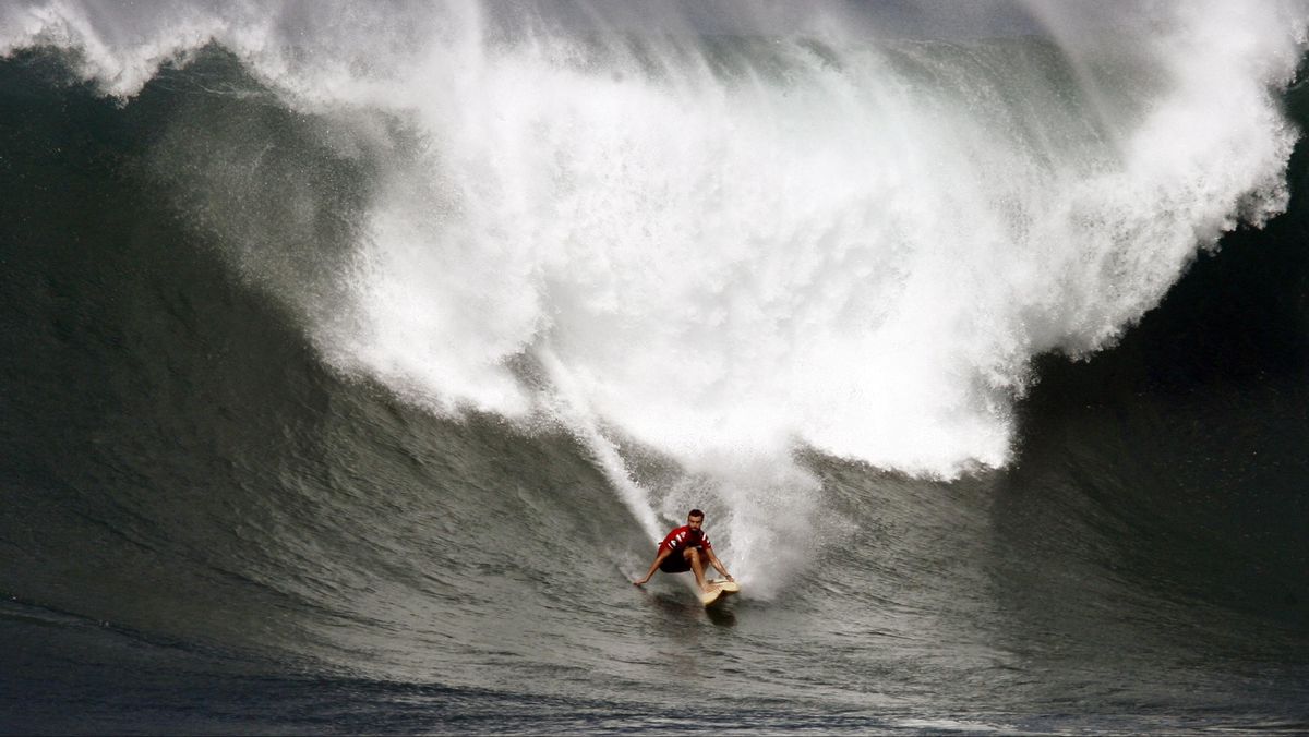 Rahasia Para Peselancar: Seni Menaklukkan Ombak Terbesar