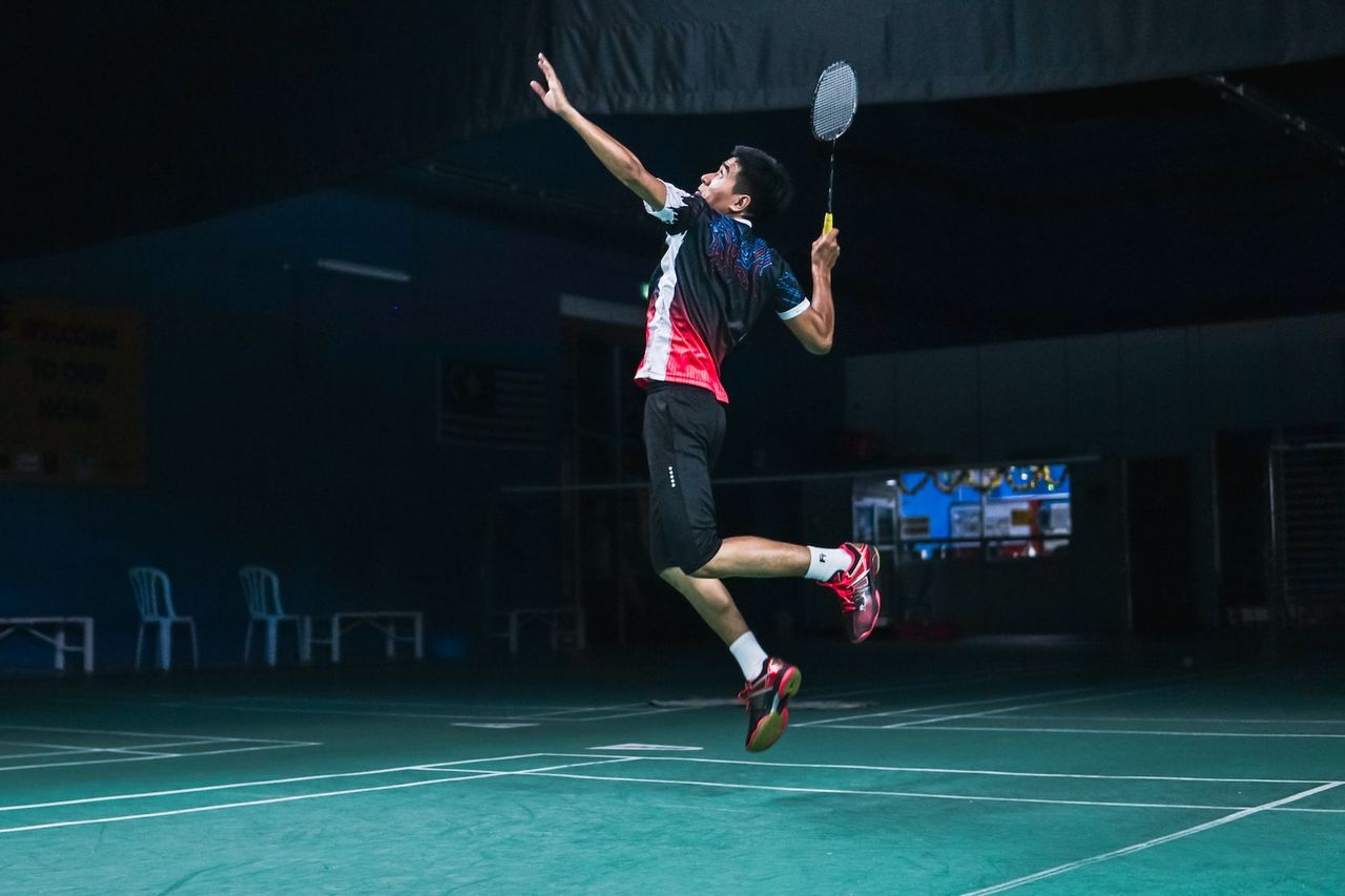 Teknik Pukulan Bulu Tangkis: Footwork hingga Finishing Smash