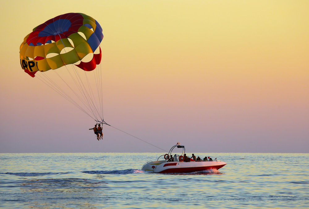 Parasailing: Pengalaman Ekstrem di Dunia Olahraga Air dan Udara